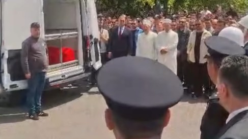 Çorlu’da yaşanan silahlı saldırı sonucunda şehit olan polis memuru Emrah KOÇ Ve Erkan TÜTÜNCÜLER için görev yaptıkları Çorlu emniyet müdürlüğü önünde tören düzenlendi.