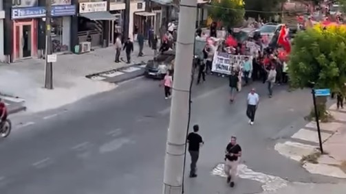 VELİMEŞE’DE HEMZEMİN GEÇİDİ TEPKİSİ: VATANDAŞLAR YÜRÜDÜ