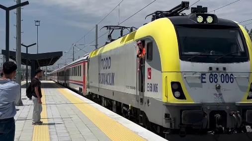 TREN RAYDAN ÇIKTI